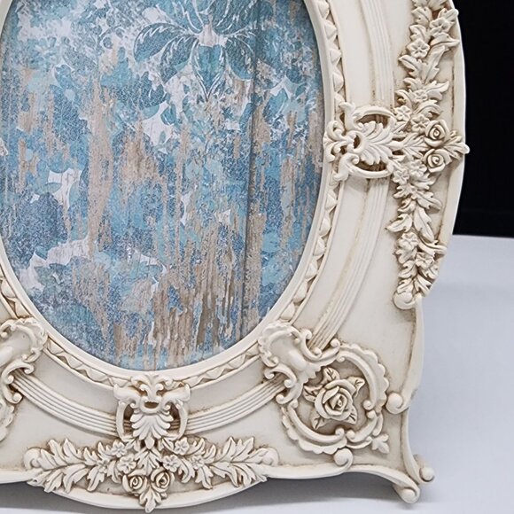 Ornate Vintage Inspired Ivory Resin Photo Frame With Floral Baroque Design - Picture 4 of 11